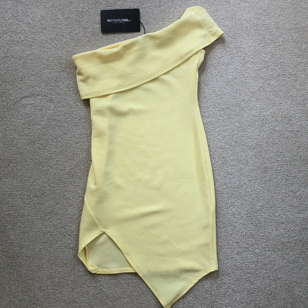 PrettyLittleThing One Arm Wrap Bodycon Dress